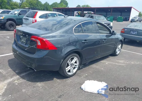 2015 Volvo S60 T5 Premier z USA, uszkodzony, nr VIN YV140MFK4F1355820